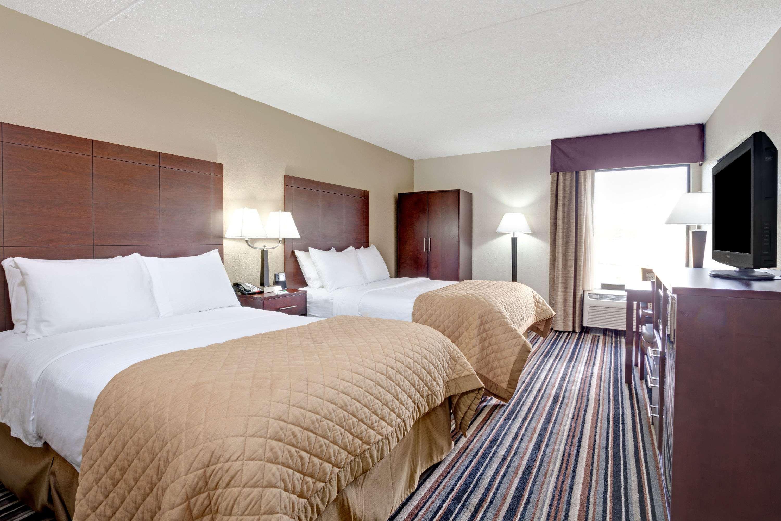 Отель Wyndham Garden Charlotte Airport Southeast Экстерьер фото