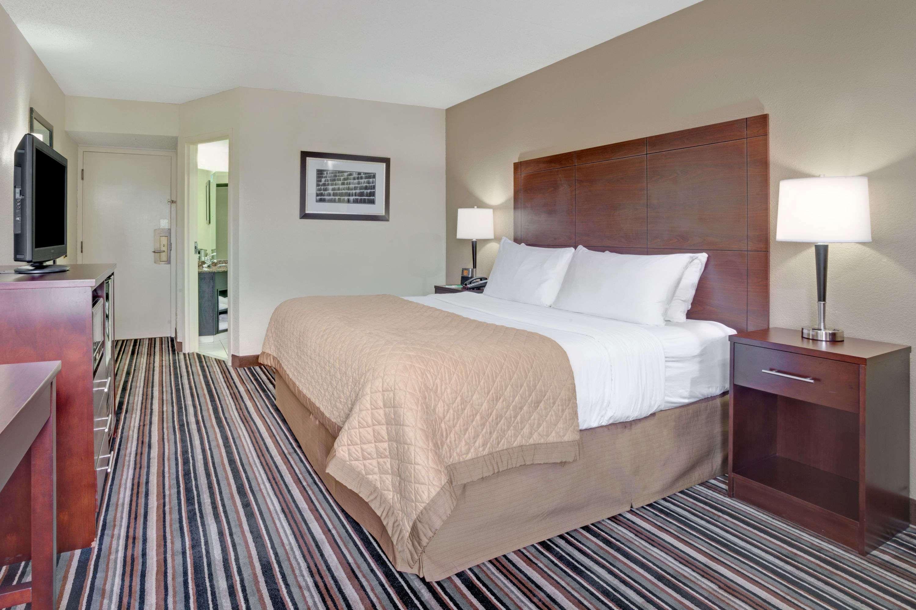 Отель Wyndham Garden Charlotte Airport Southeast Экстерьер фото