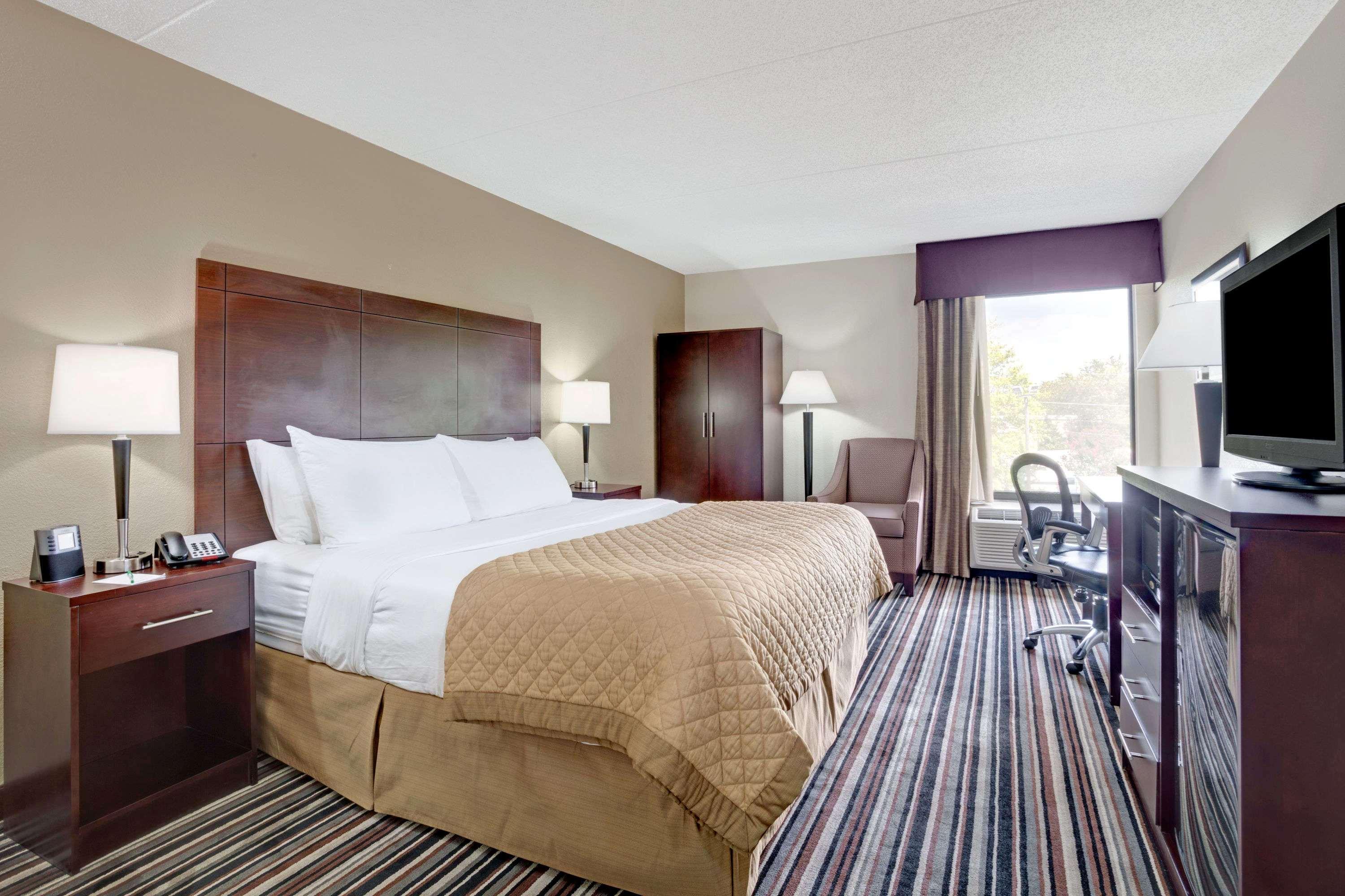 Отель Wyndham Garden Charlotte Airport Southeast Экстерьер фото