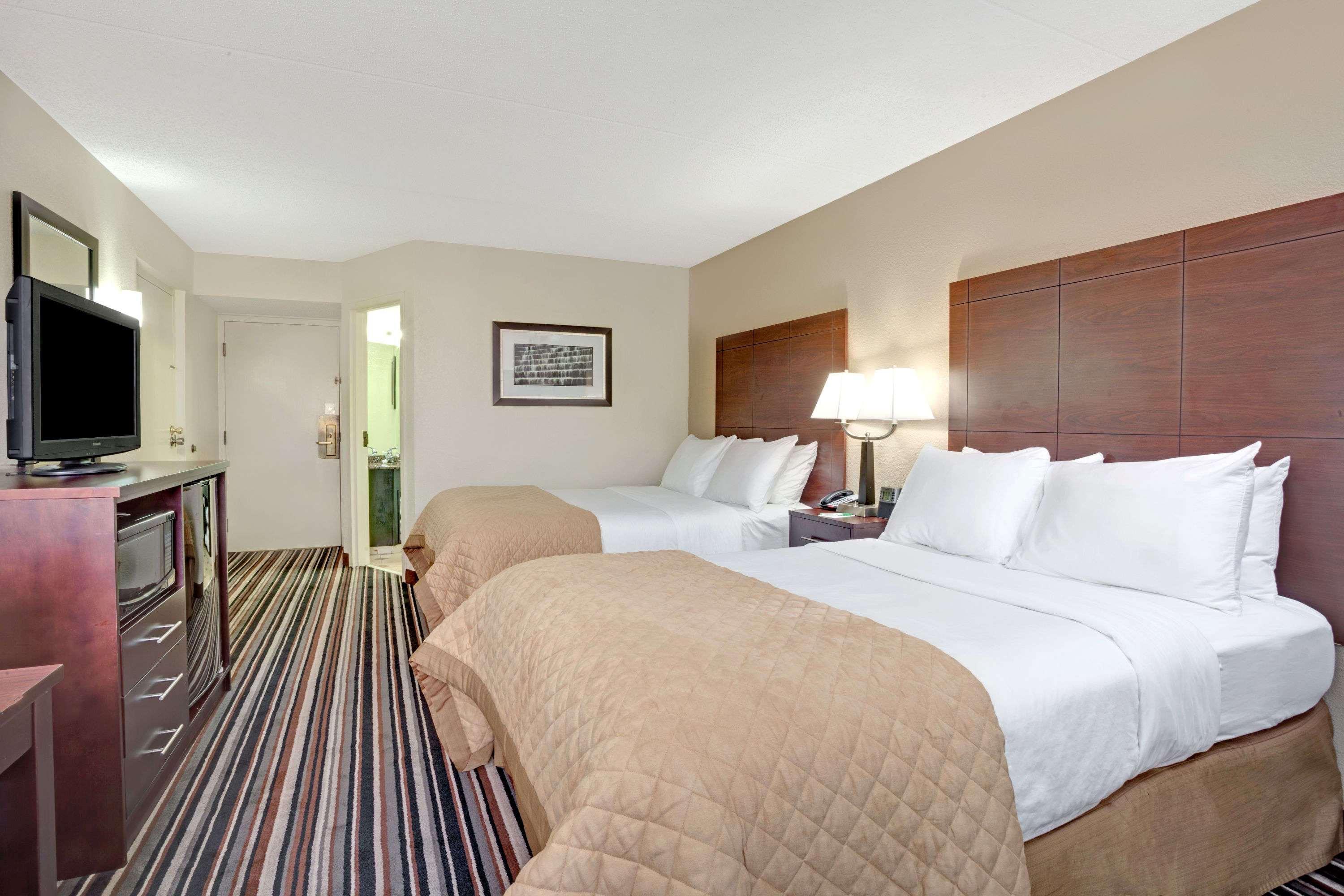 Отель Wyndham Garden Charlotte Airport Southeast Экстерьер фото