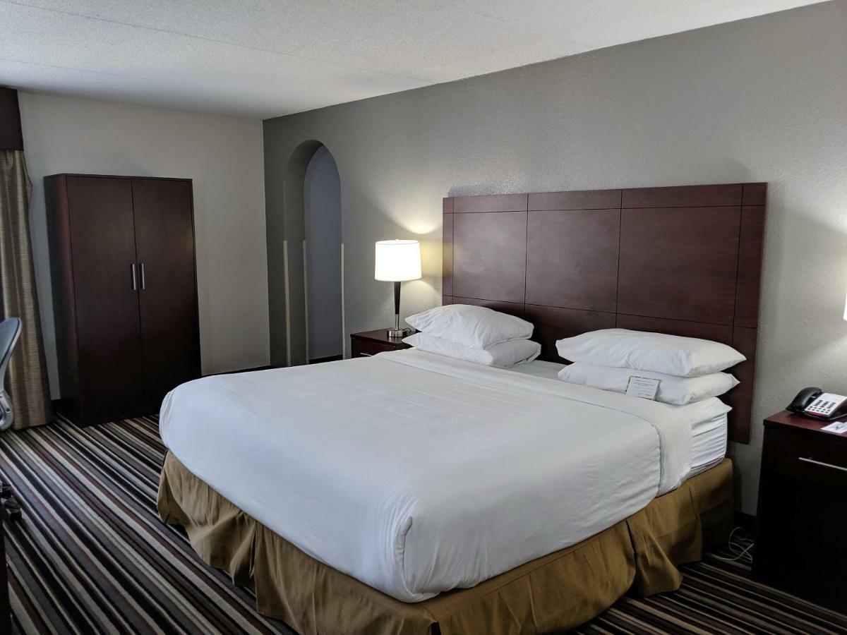 Отель Wyndham Garden Charlotte Airport Southeast Экстерьер фото